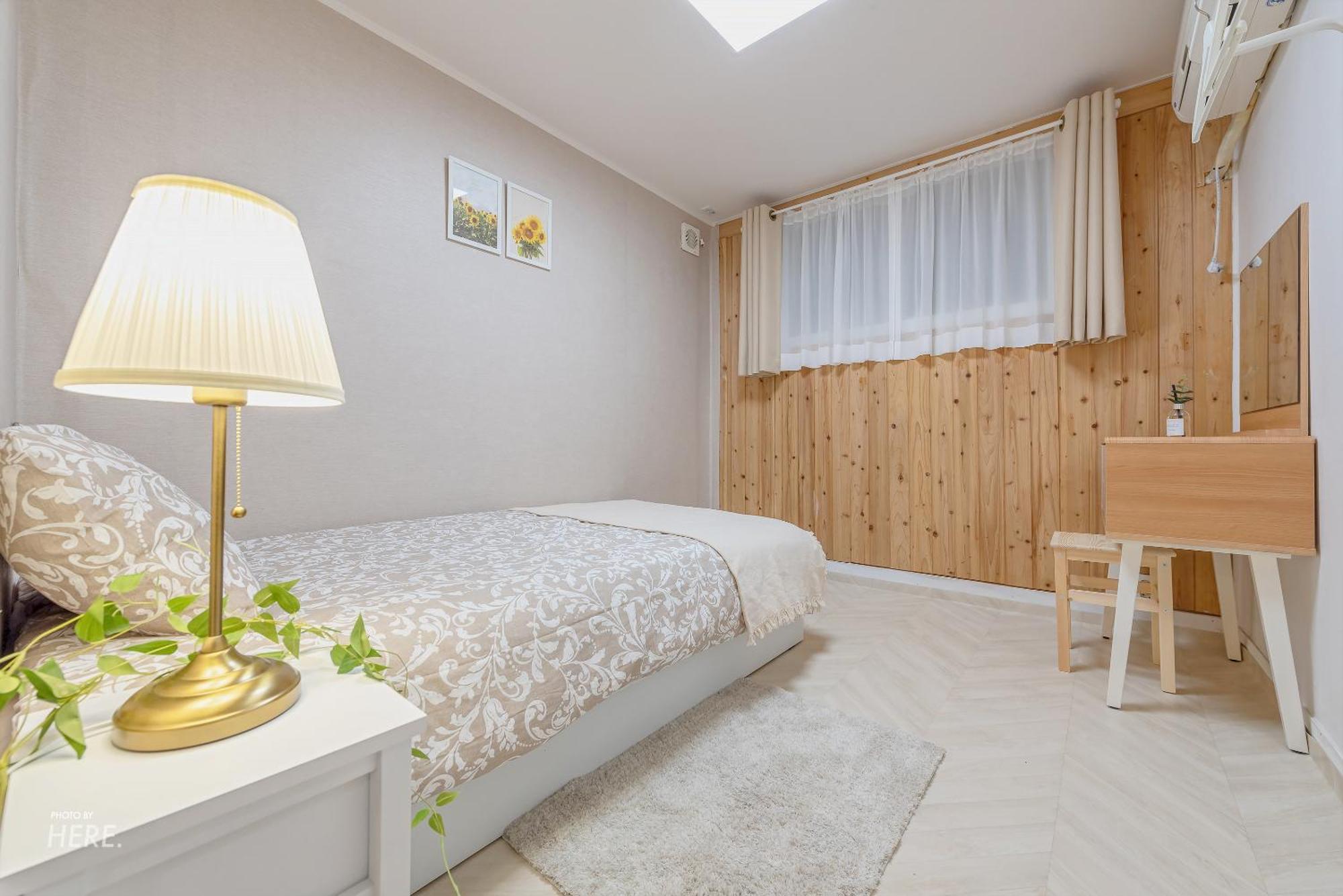Seeu House Hongdae Seoul Room photo